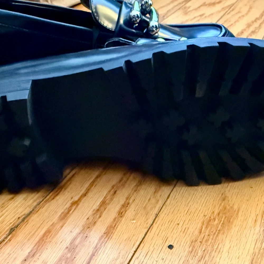 NWT Zara Women’s size 10 Lug Sole Black Loafers with Metallic Detailing - Picture 4 of 6